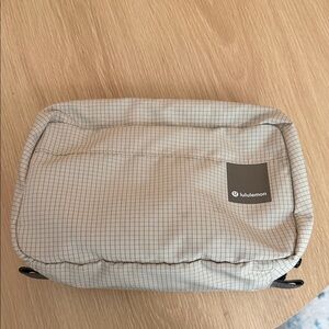 Lululemon toiletry kit
